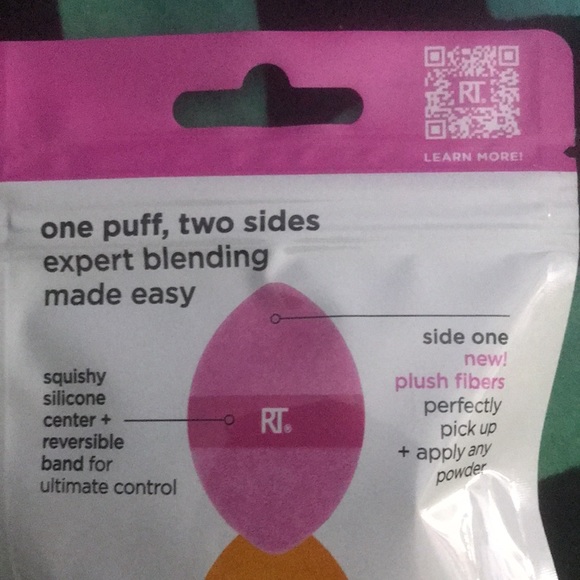 ✨🆕Real Techniques Miracle 2-In-1 Powder Puff/Liquid Makeup Puff!!💜✨ - Picture 3 of 14